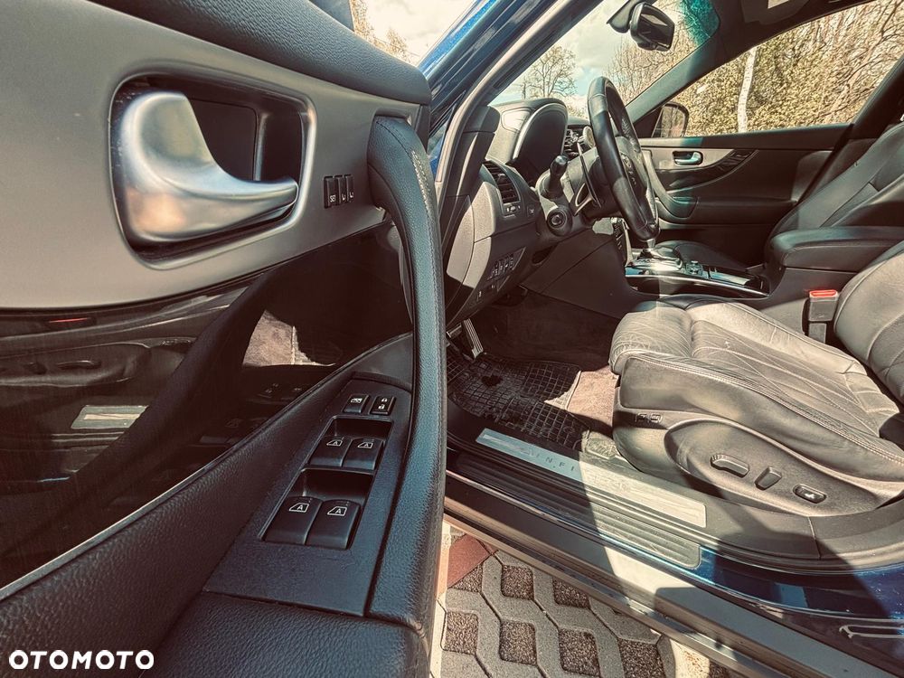 Infiniti Q70 3.7 S Premium - 9