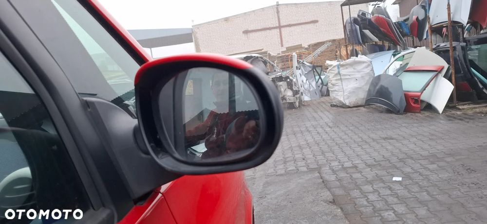 Peugeot 1007 1,4 b 2005 na części - 16