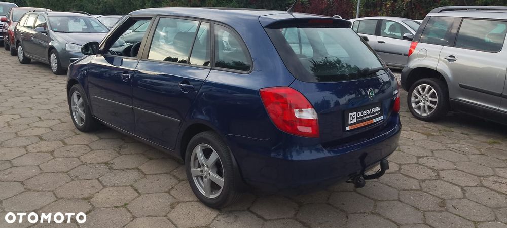 Skoda Fabia 2011 photo 3