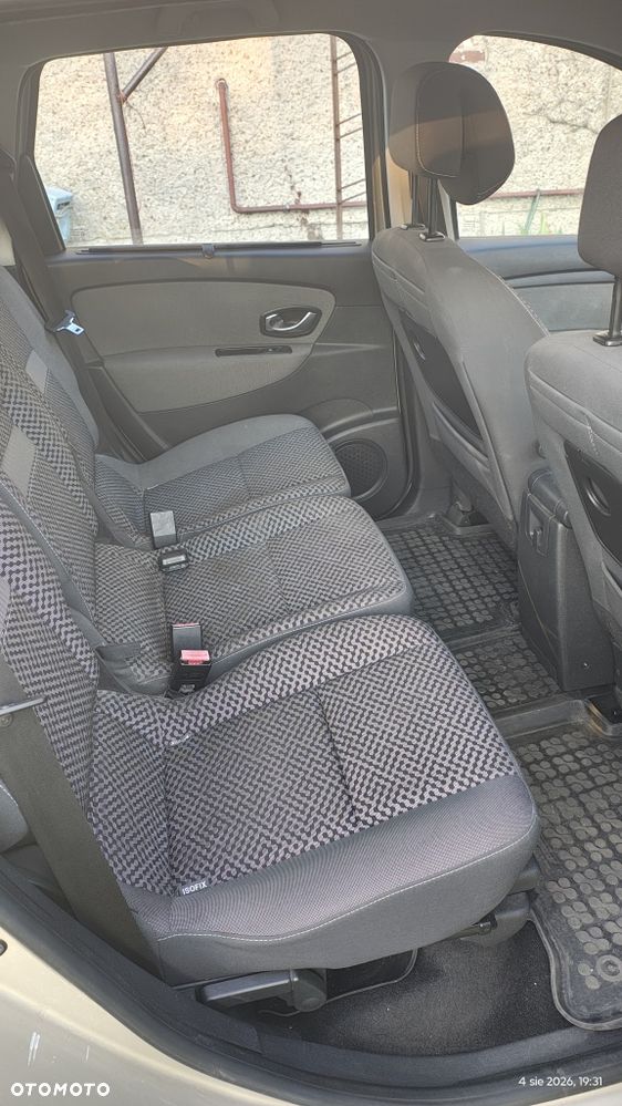 Renault Grand Scenic - 8