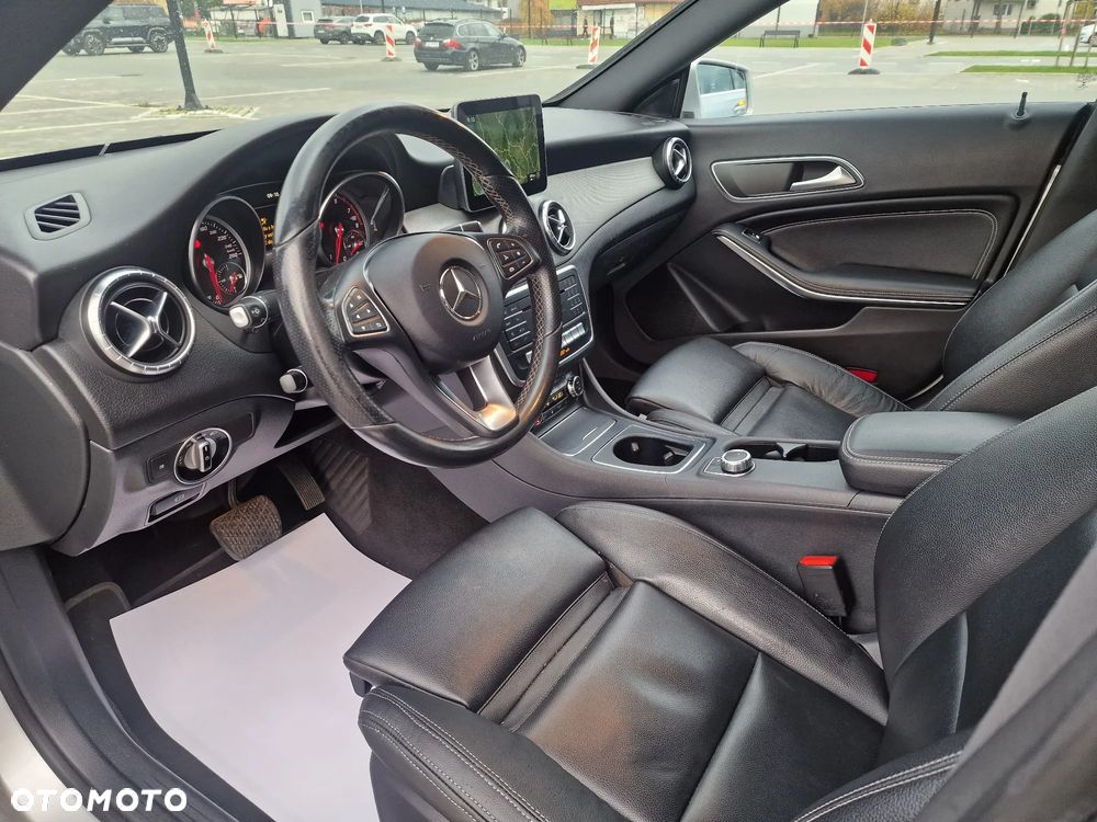 Mercedes-Benz CLA 250 4-Matic AMG Line - 20