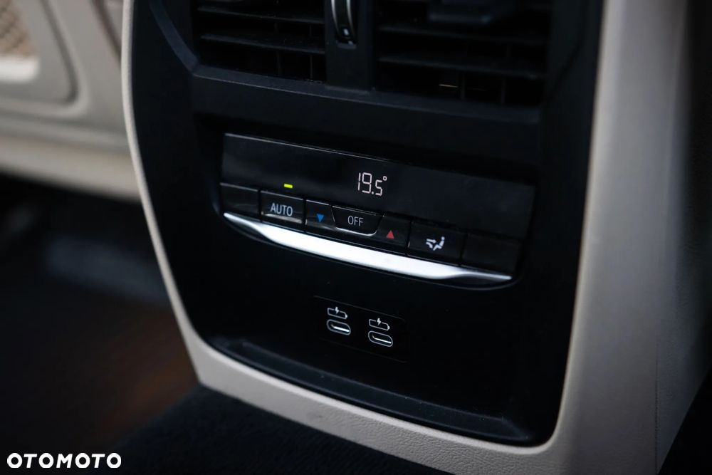 BMW Seria 3 330i xDrive Sport Line - 37