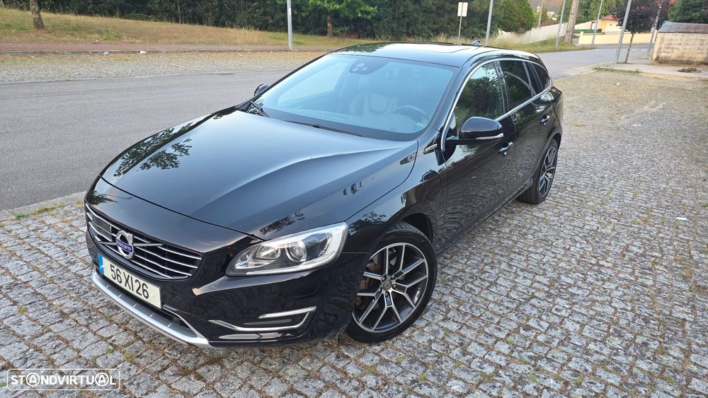 Volvo V60 D6 Plug-In-Hybrid AWD Geartronic Summum - 4