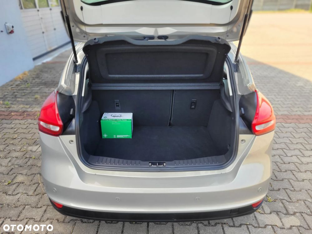 Ford Focus 1.0 EcoBoost Gold X (Trend) - 34