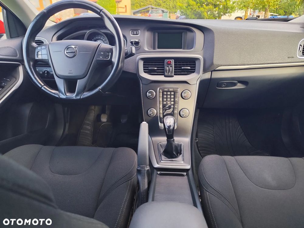 Volvo V40 D2 Drive-E Momentum - 17