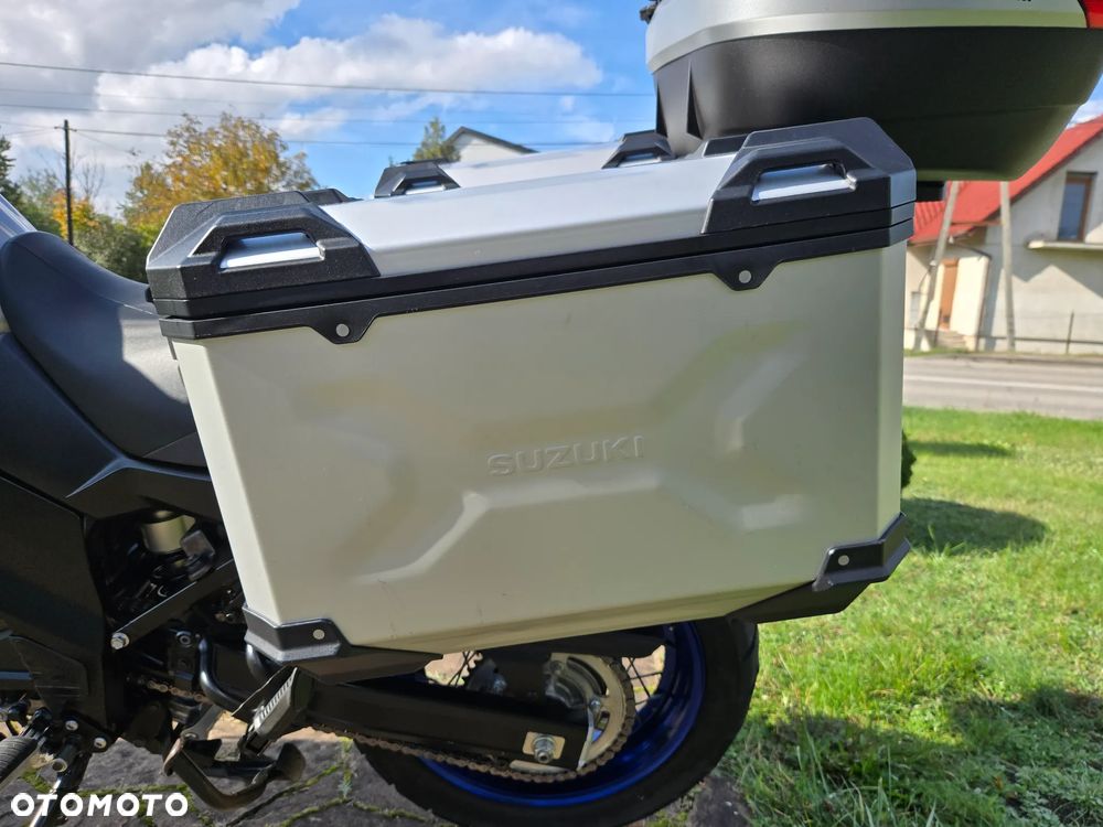 Suzuki V-STROM - 10