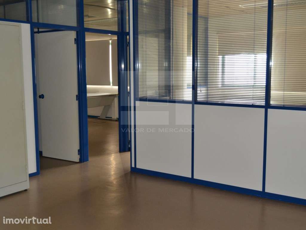 Escritório inserido em Centro Empresarial em Miraflores- Algés (ARR... - Grande imagem: 2/11