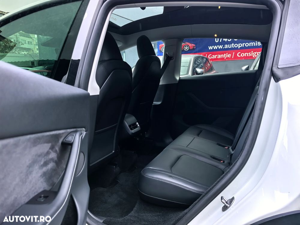 Tesla Model Y - 14