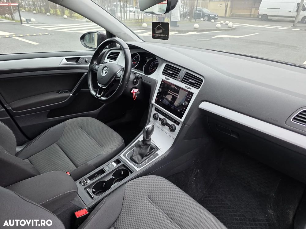 Volkswagen Golf - 9