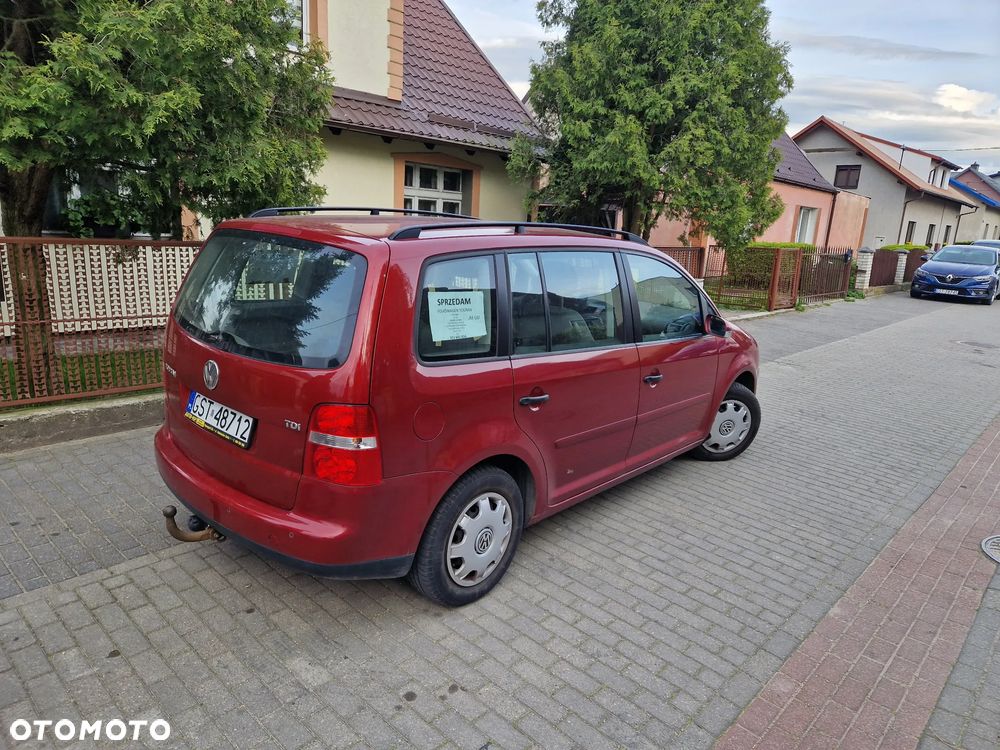 Volkswagen Touran - 11