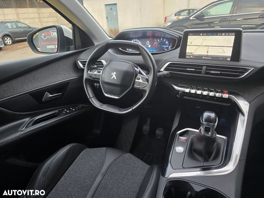 Peugeot 3008 1.2 PureTech S&S BVM6 Allure - 15