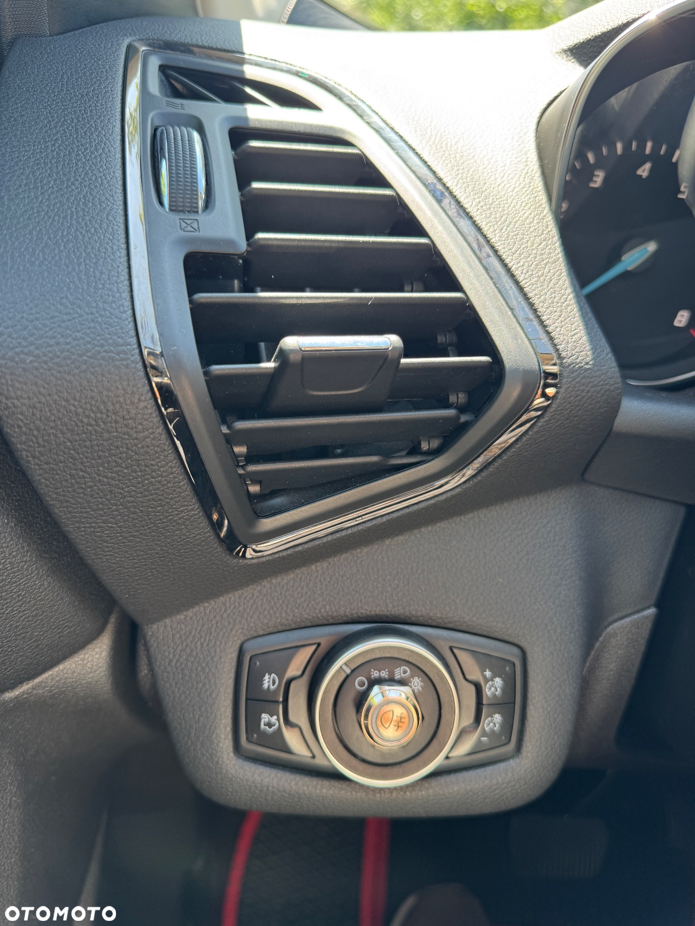 Ford Escape 2.0 EcoBoost AWD Titanium - 25