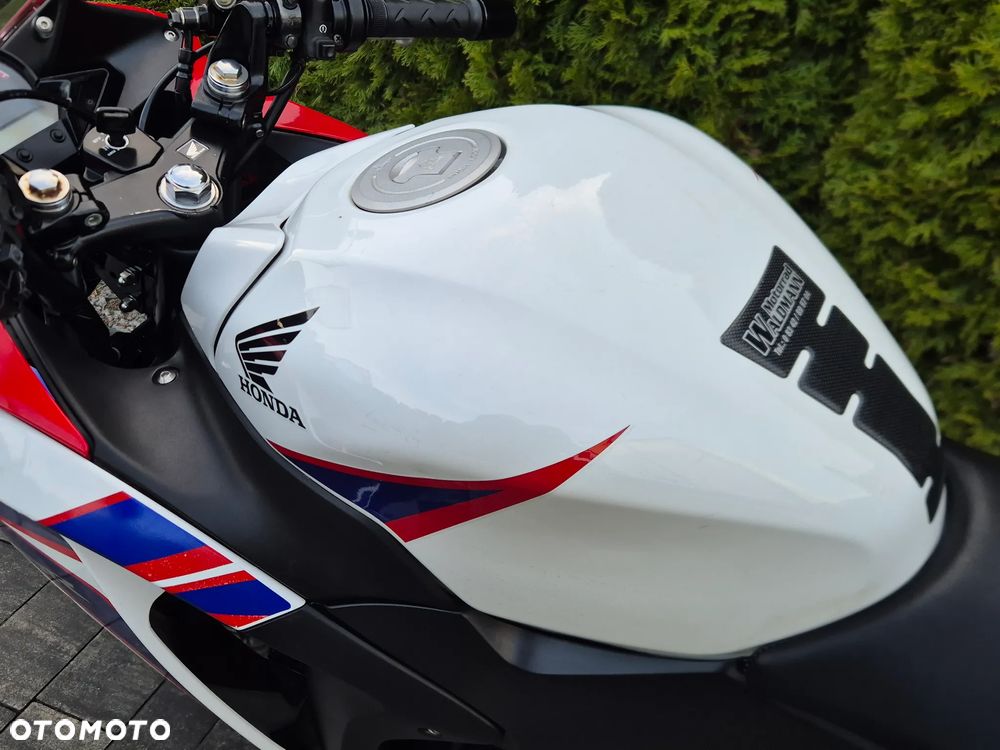 Honda CBR - 11
