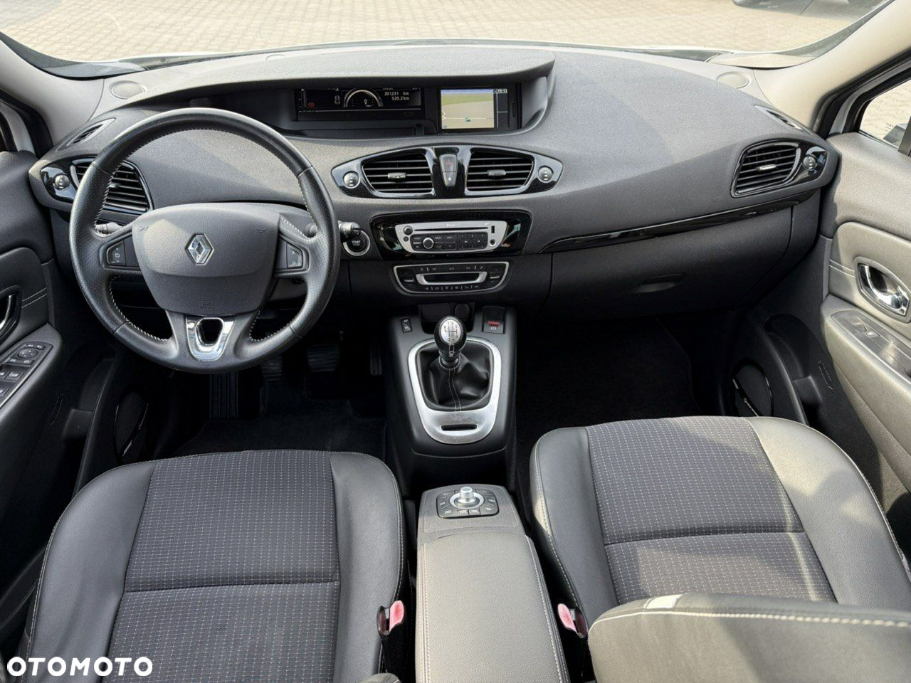 Renault Scenic 1.6 dCi Bose - 15