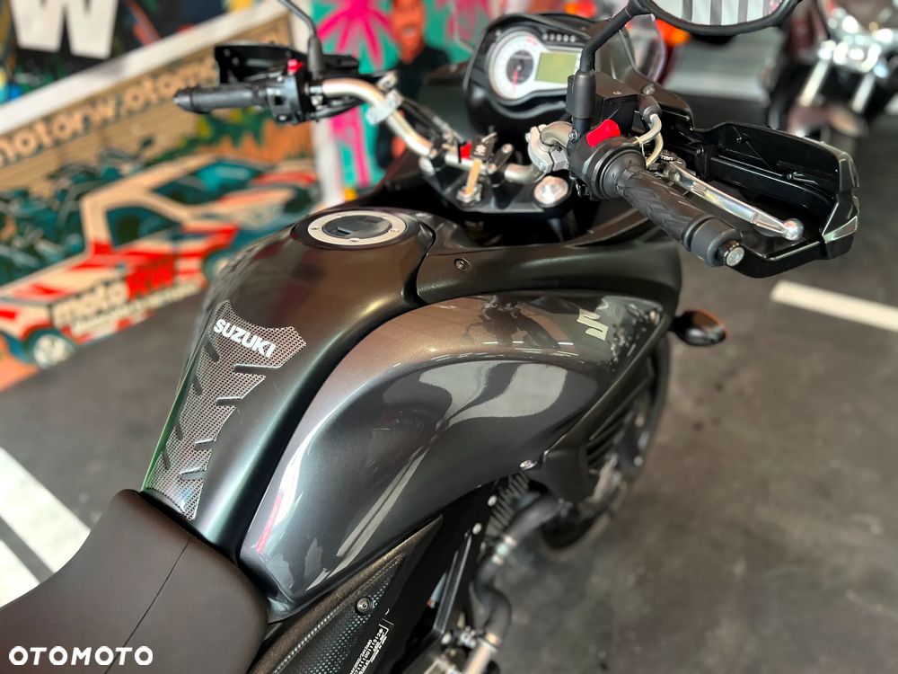 Suzuki DL - 28