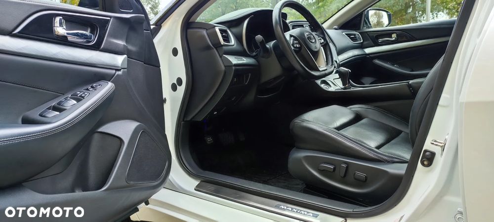Nissan Maxima - 17