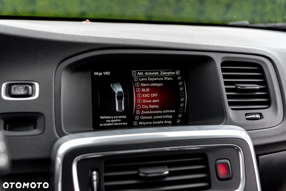 Volvo V60 D6 AWD Plug-in Hybrid Summum - 32