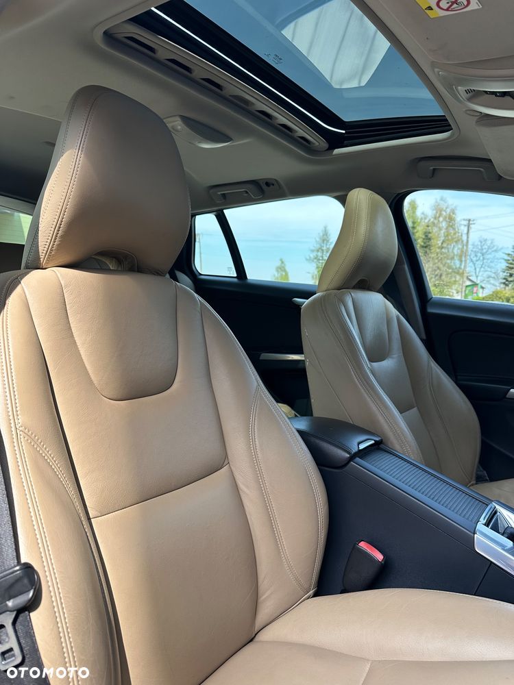 Volvo V60 D4 Momentum - 13