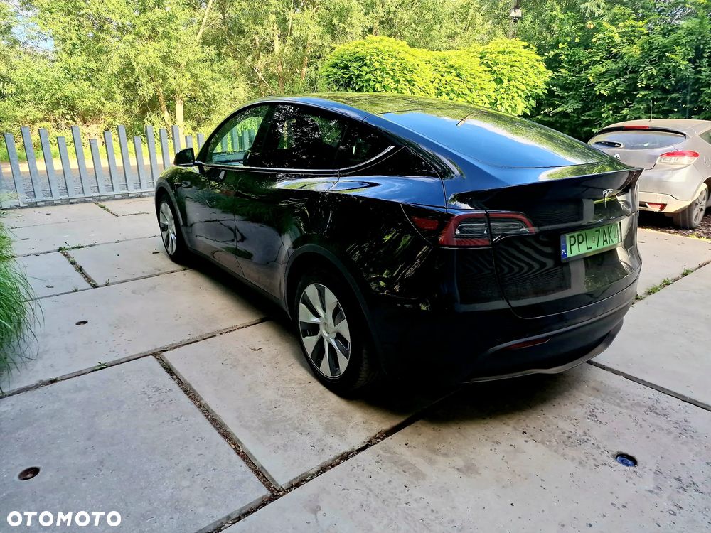 Tesla Model Y Long Range AWD - 6