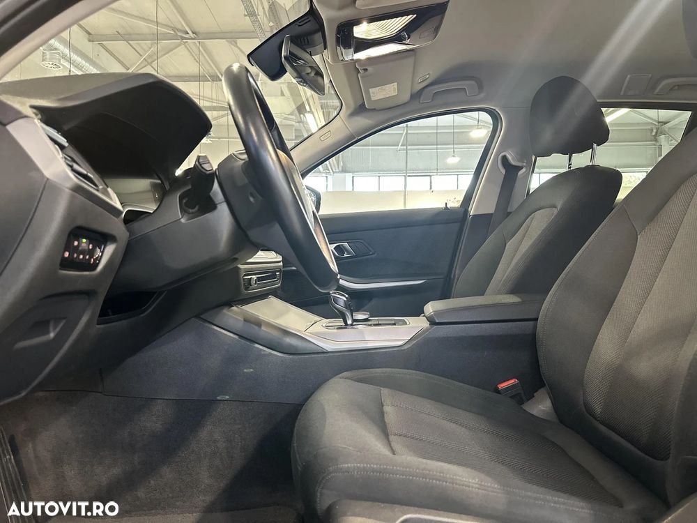 BMW Seria 3 320d xDrive Aut. - 24