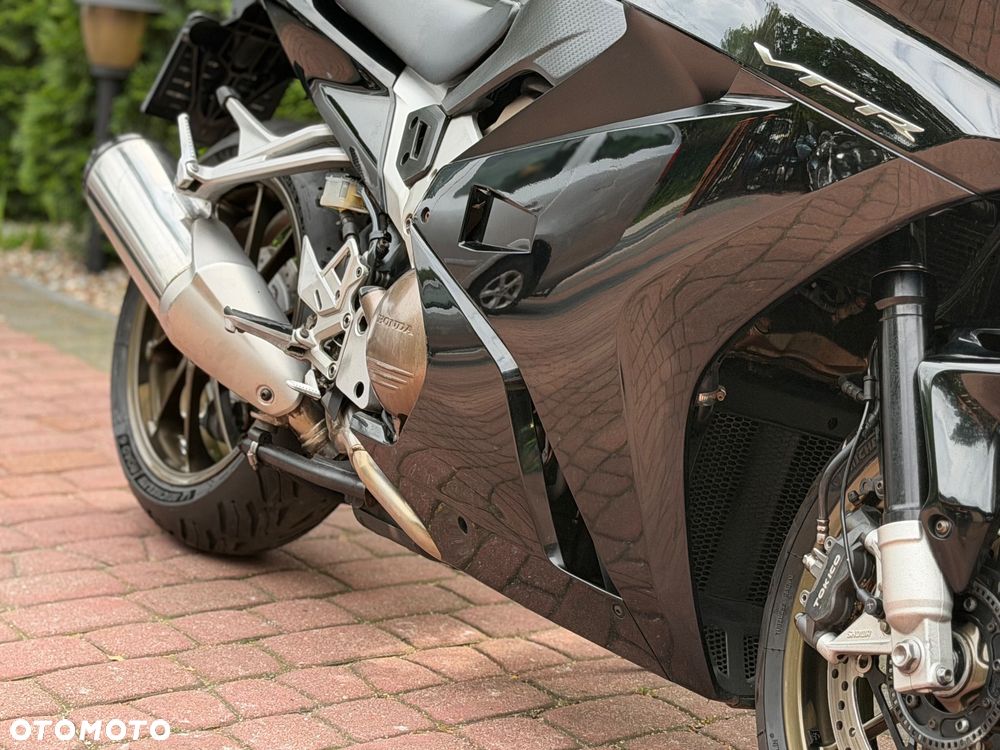 Honda VFR - 12