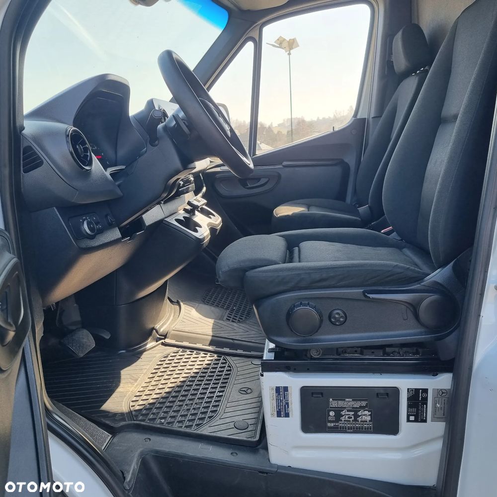 Mercedes-Benz Sprinter - 14