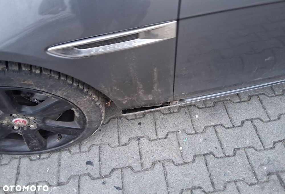 Jaguar XE 2.0 D Prestige - 8