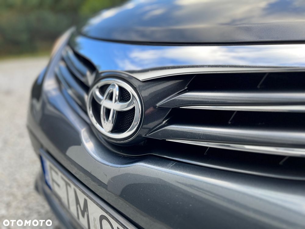 Toyota Avensis 1.8 Premium - 12