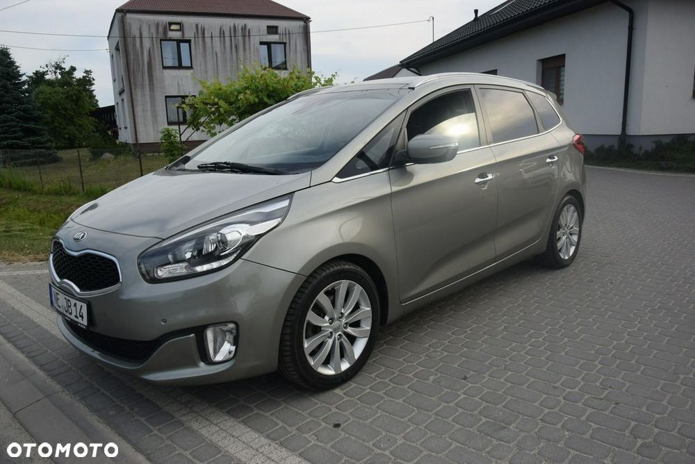 Kia Carens - 5