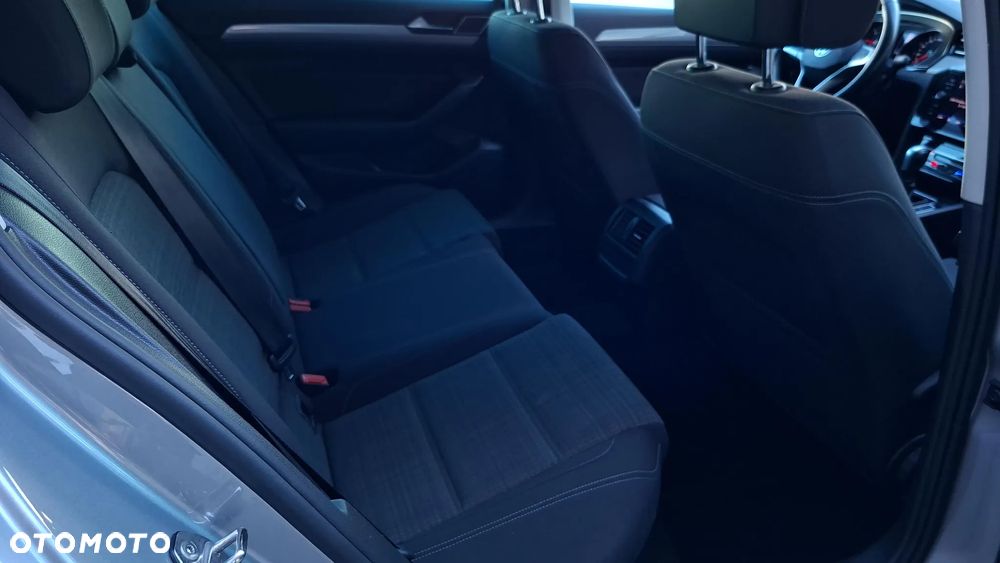 Volkswagen Passat 2.0 TDI EVO Business DSG - 32