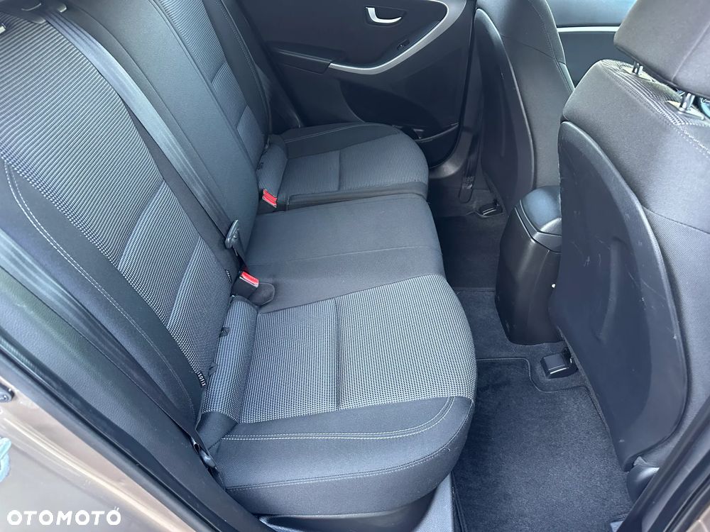 Hyundai i30 blue Kombi 1.6 GDi Style - 31