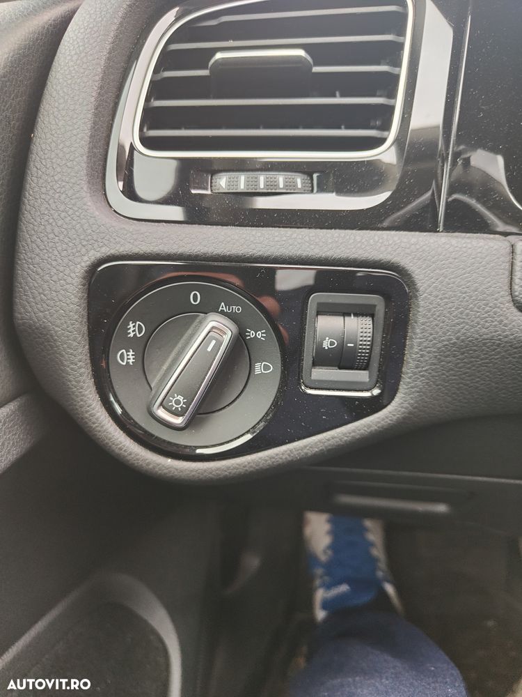 Volkswagen Golf - 8
