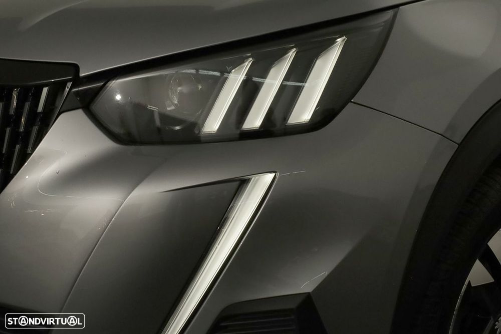 Peugeot 2008 1.2 PureTech GT EAT8 - 6