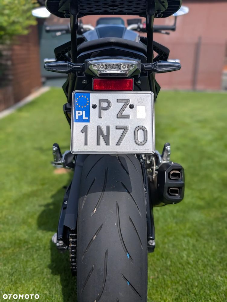 BMW F - 19