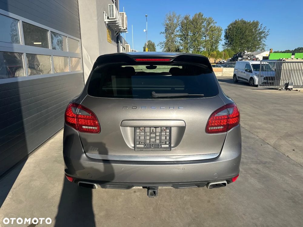 Porsche Cayenne - 2