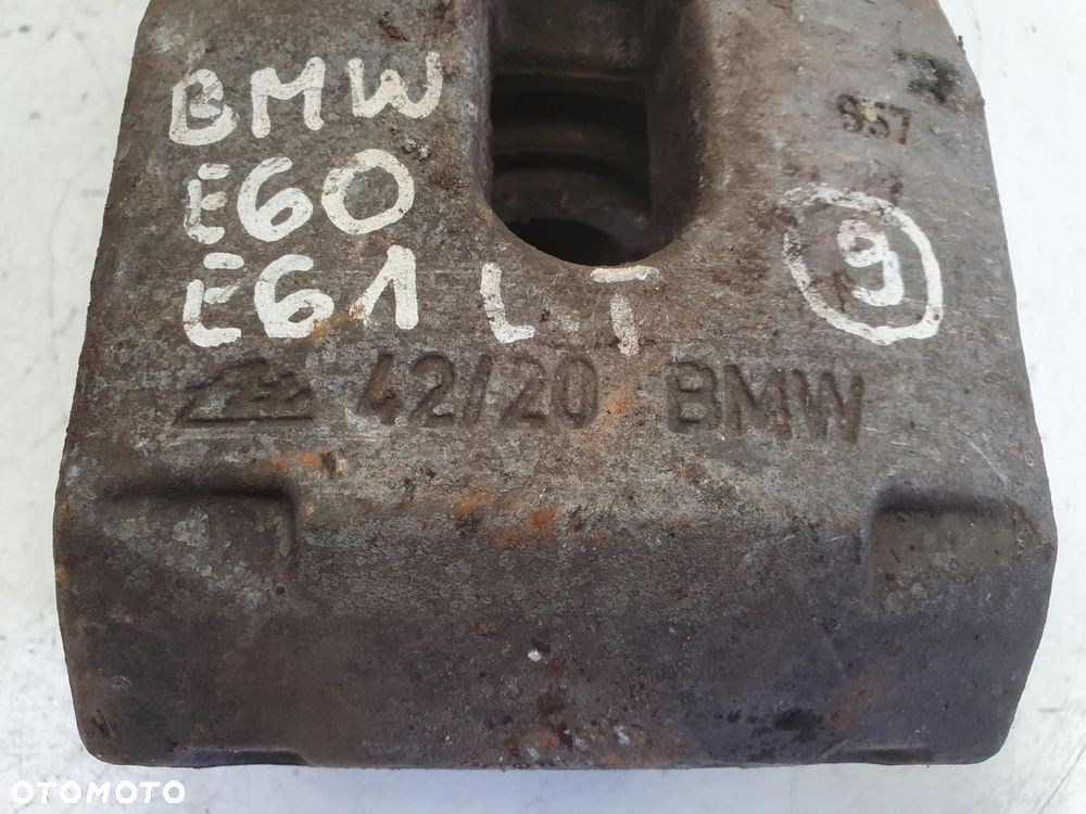 BMW E60 PRZEDNI ZACISK HAMULCOWY lewy przód kierowcy 42/20 - 2