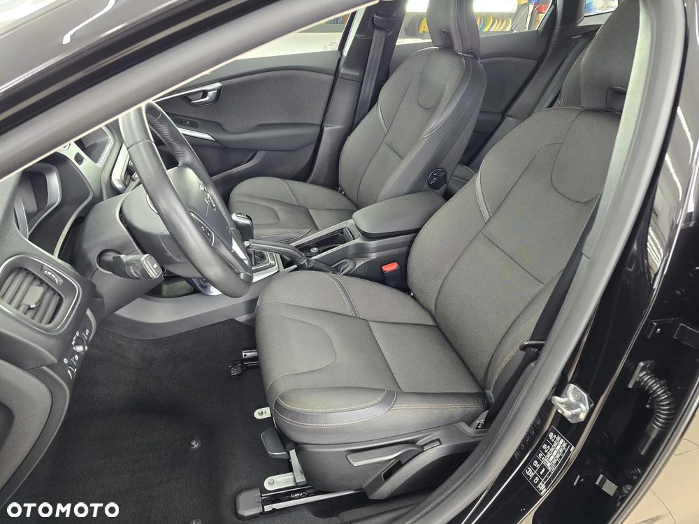 Volvo V40 D2 Momentum - 9