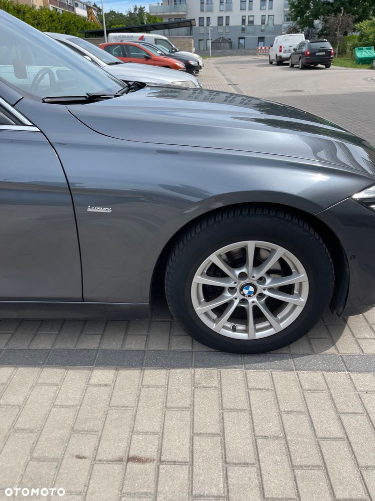 BMW Seria 3 318d Luxury Line - 3