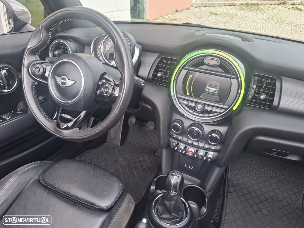 MINI Cabrio Cooper Essential - 11