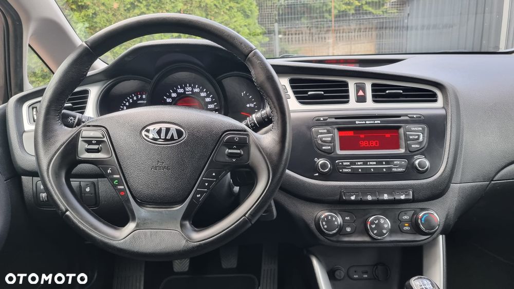 Kia Ceed 1.6 GDI Dream-Team Edition - 23