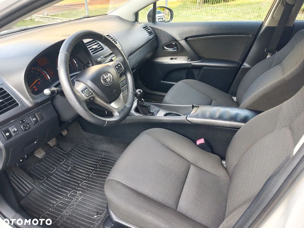 Toyota Avensis 2.0 Sol EU5 - 11