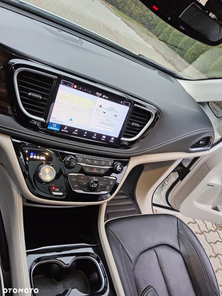 Chrysler Pacifica - 19