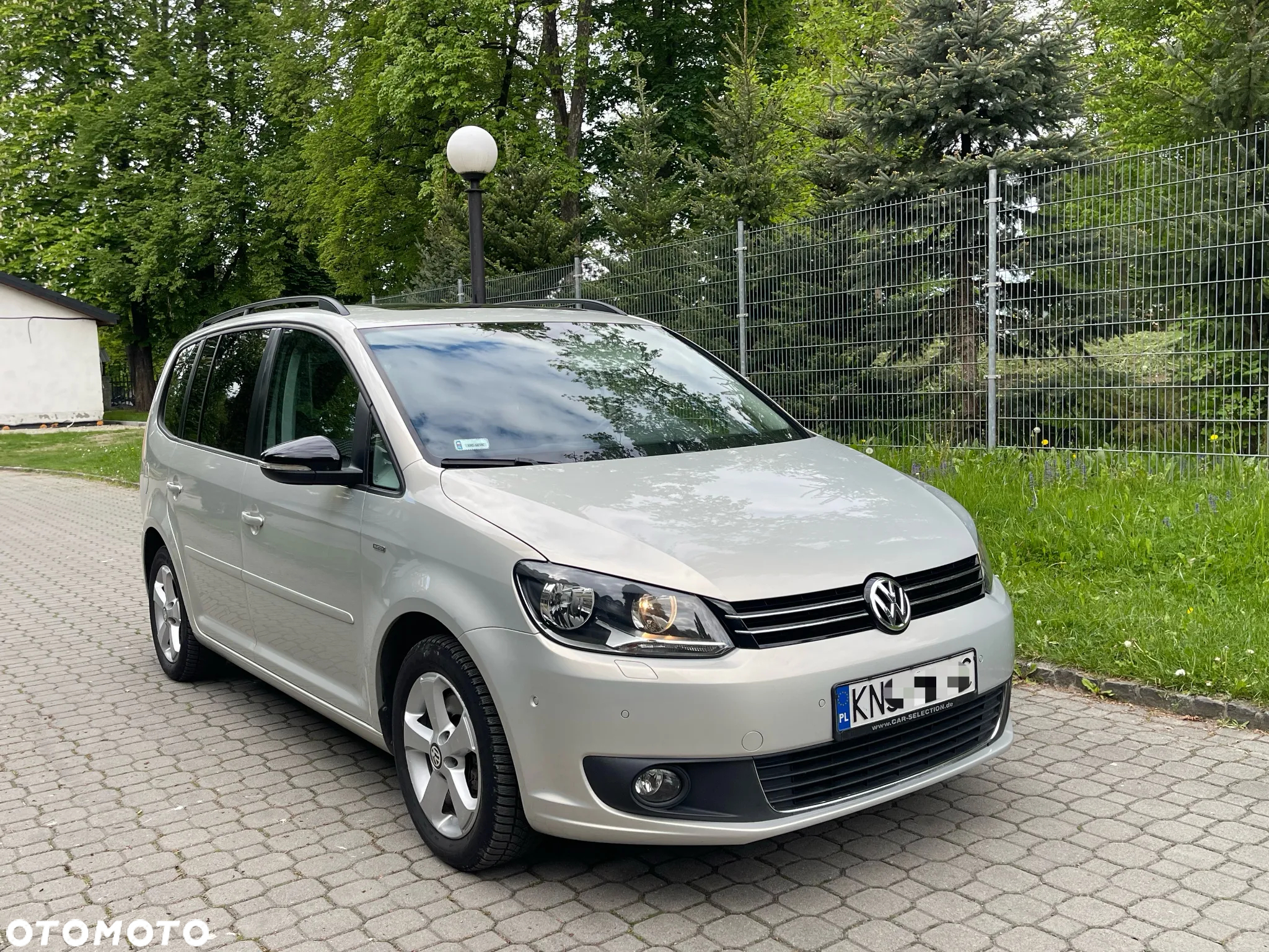Volkswagen Touran 2.0 TDI DPF Highline DSG - 2