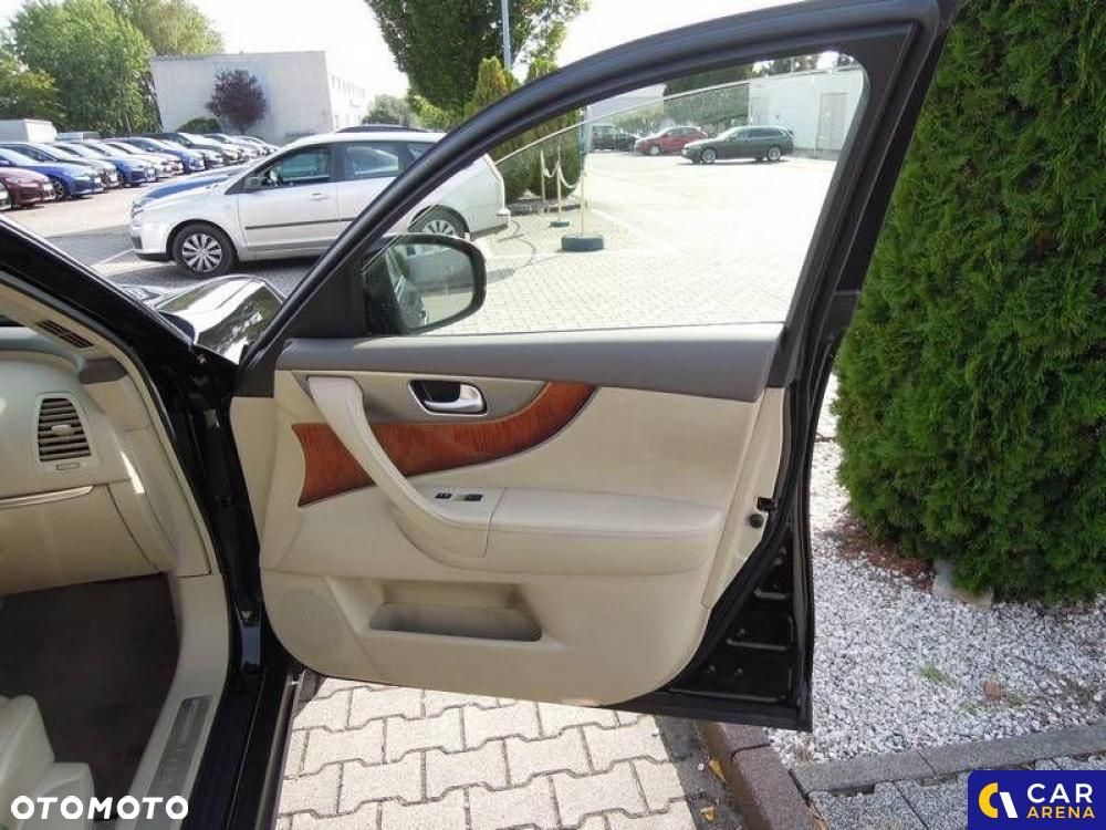 Infiniti QX70 - 26