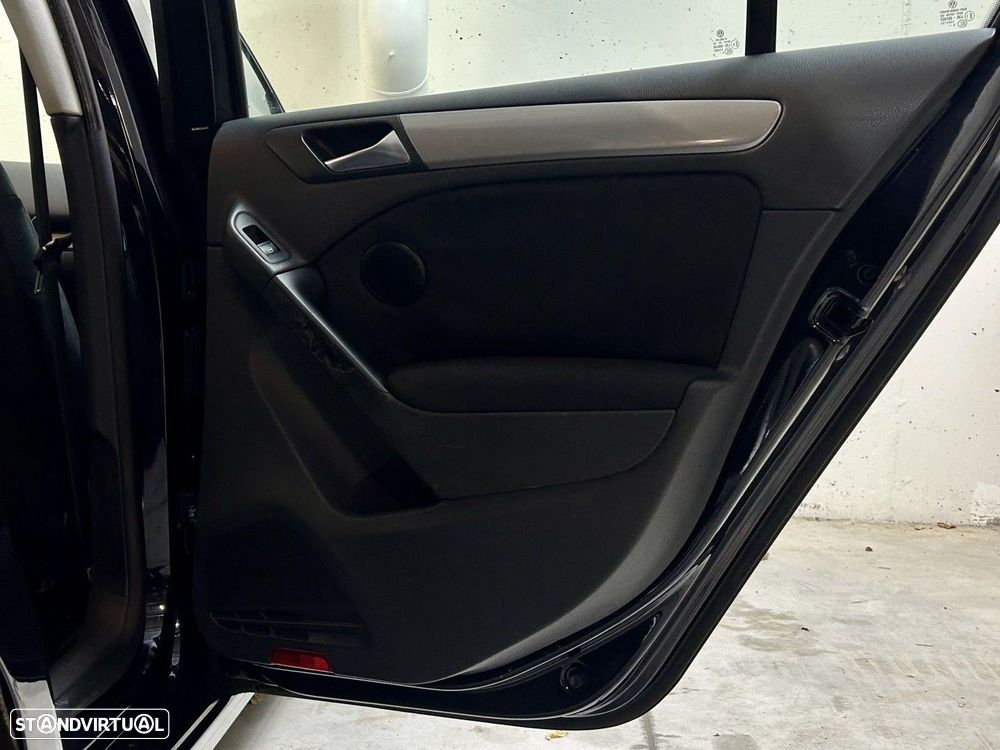 VW Golf 1.6 TDi Confortline - 34