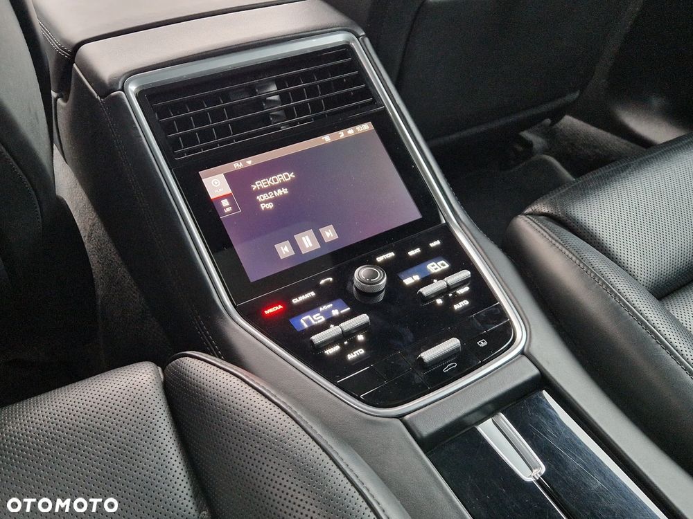 Porsche Panamera 4S - 9