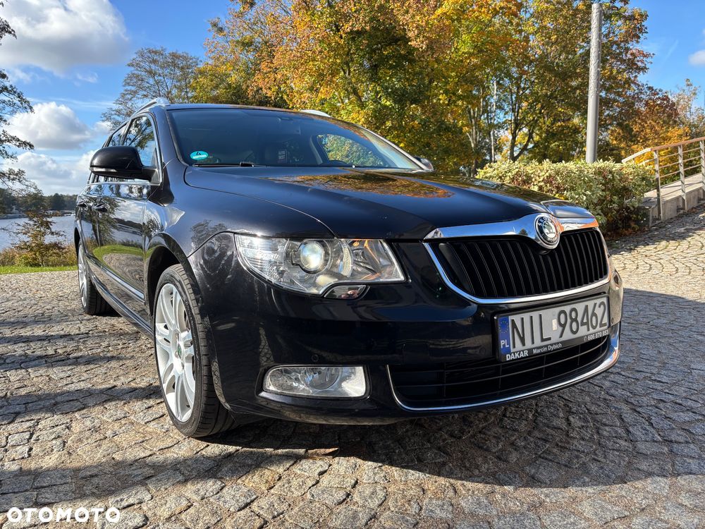 Skoda Superb 2011 photo 3