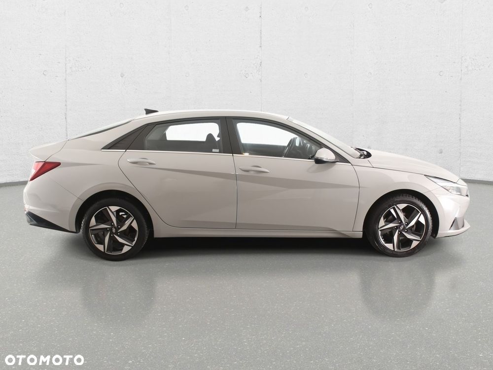 Hyundai Elantra 1.6 Smart CVT - 6