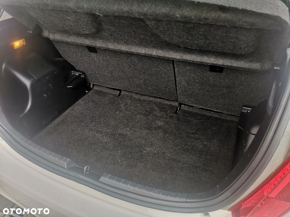 Toyota Yaris - 13