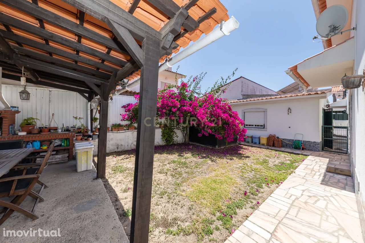 Moradia T5 no centro da Quinta do Conde – Espaço, Conforto e Localizaç - Grande imagem: 5/54
